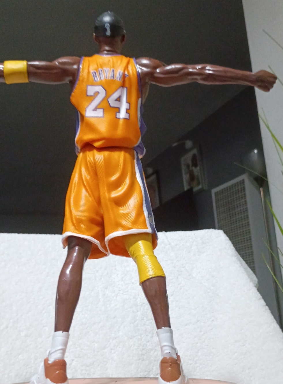 Kobe Beats Boston 2010 Championship Sports Figure GREAT CHRISTMAS GIFT!! - Picture 5 of 7